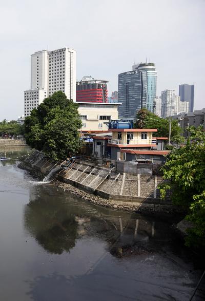Waduk Setiabudi yang merupakan tempat pengelolaan air limbah menjadi air bersih di Jakarta, 28 September 2020. TEMPO/M Taufan Rengganis