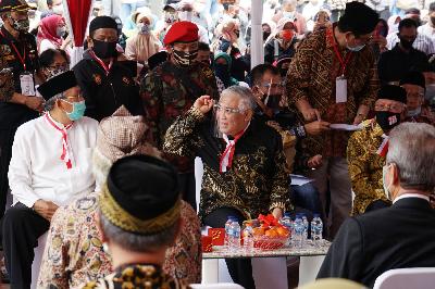 Din Syamsudin (tengah) saat menghadiri deklarasi KAMI di Tugu Proklamasi, Jakarta, 18 Agustus 2020. TEMPO/Muhammad Hidayat