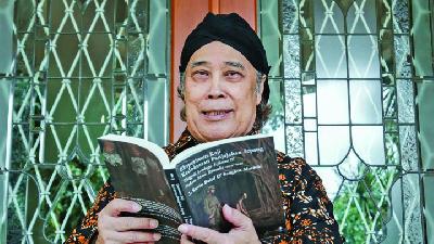 Profesor Sangkot Marzuki  di kediamannya, Jakarta, Jumat, 2 Oktober 2020. TEMPO/M Taufan Renganis