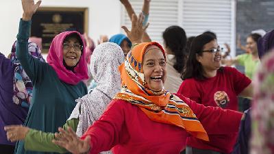 Ilustrasi yoga yang menekankan pada wajah untuk tersenyum dan tertawa, di Jogjakarta, Mei 2017./Dok Tempo/Pius Erlangga