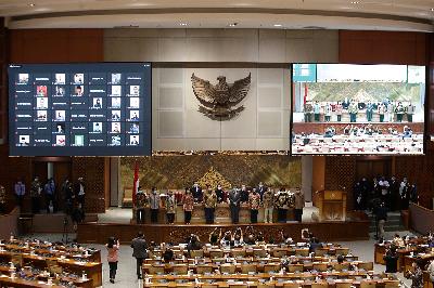Rapat paripurna penutupan masa persidangan I tahun sidang 2020-2021 dengan mengesahkan Undang-Undang Cipta Kerja di Kompleks Parlemen Senayan, Jakarta, 5 Oktober 2020. TEMPO/M Taufan Rengganis