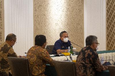 Wakil Menteri Badan Usaha Milik Negara (BUMN) II Kartika Wirjoatmodjo (tengah) saat mengikuti penandatanganan Conditional Merger Agreement untuk Integrasi dan Peningkatan Nilai Bank Syariah BUMN di Jakarta, 12 Oktober 2020. ANTARA/Dhemas Reviyanto