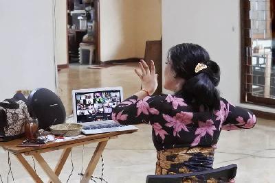 Workshop tari Bali secara daring di Wulangreh Omah Budaya, Jakarta