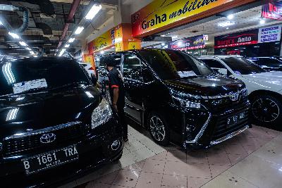 Penjualan mobil di Bursa Mobil WTC Mangga Dua, Jakarta, 1 Oktober 2020. Tempo/Tony Hartawan