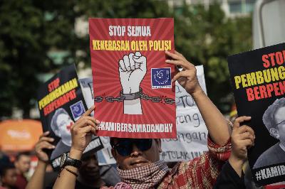 Aksi menuntut pencabutan status tersangka Dandhy Dwi Laksono di Kawasan Bundaran HI, Jakarta, 29 September 2019. TEMPO/M Taufan Rengganis