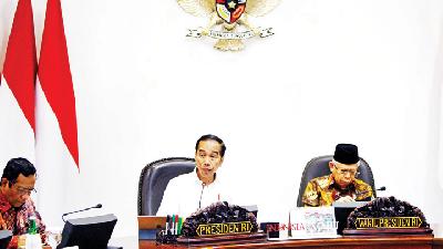 Presiden Joko Widodo atau Jokowi dan Wakil Presiden Ma'ruf Amin memimpin rapat terbatas di komplek Istana Kepresidenan, Jakarta, Februari 2020. TEMPO/Subekti