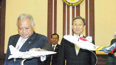 The signing of the cooperation agreement between the Indonesian and South Korean defense ministries on the purchase of T-50 training jets made by South Korea and CN-235 aircraft made by Dirgantara Indonesia./TEMPO/Subekti