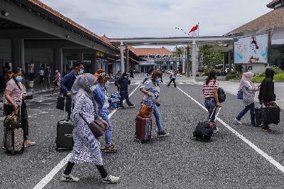Suasana terminal kedatangan domestik Bandara I Gusti Ngurah Rai, Bali, 28 Oktober 2020. TEMPO/Johannes P. Christo