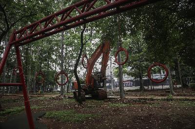 Alat berat di Taman Tebet, Jakarta Selatan, 5 November 2020. TEMPO/M Taufan Rengganis