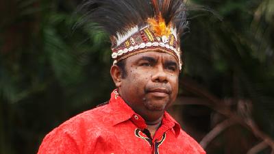 Gustaf Kawer, Pengacara HAM Papua, di Jayapura, Kamis 5 November 2020. Nelius Wenda                            