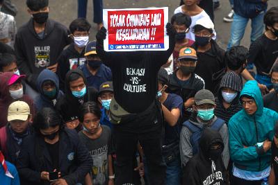 Masa aksi yang tergabung dari berbagai elemen masyarakat menggelar aksi unjuk rasa di kawasan Merdeka Barat, Jakarta, 20 Oktober 2020. Tempo/Tony Hartawan