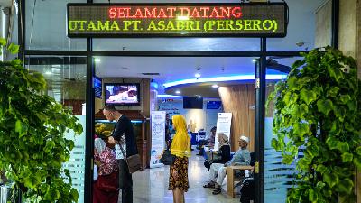 Activities at an Asabri office in Jakarta, last January./ Tempo/Tony Hartawan
