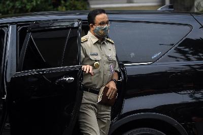 Anies Baswedan saat tiba di Mapolda Metro Jaya, Jakarta, 17 November 2020. TEMPO / Hilman Fathurrahman W