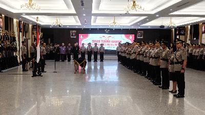 Kapolri Jenderal Polisi Idham Azis memimpin upacara serah terima jabatan sejumlah perwira tinggi Polri di Gedung Rupatama, Mabes Polri, Jakarta, 11 Februari 2020. TEMPO/Hilman Fathurrahman W