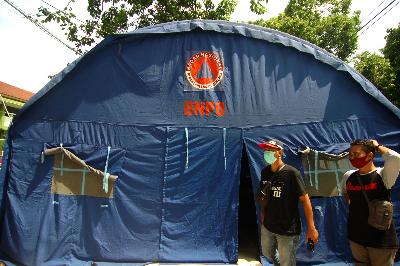 Tenda darurat BNPB di RSUD Kardinah, Tegal, Jawa Tengah, 27 Oktober 2020. ANTARA/Oky Lukmansyah