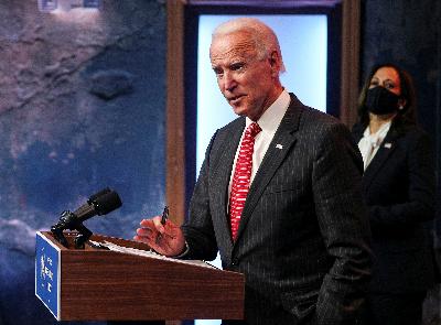 Presiden terpilih Joe Biden di Wilmington, Delaware, 19 November 2020. REUTERS/Tom Brenner
