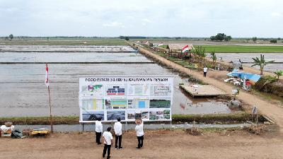 Presiden Joko Widodo meninjau perkembangan lahan lumbung pangan atau food estate di Kabupaten Pulang Pisau, Kalimantan Tengah, Oktober 2020./Twitter setkabgoid