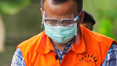 Suspect Edhy Prabowo shortly before his first questioning at the KPK, Jakarta, November 26./TEMPO/Muhammad Hidayat