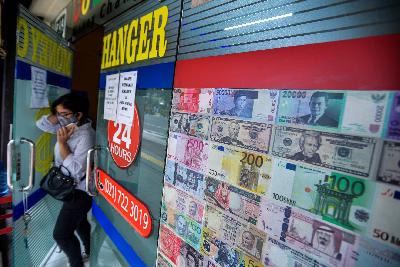 Penukaran valuta asing Dolarindo, Blok M, Jakarta, 10 November 2020. Tempo/Tony Hartawan