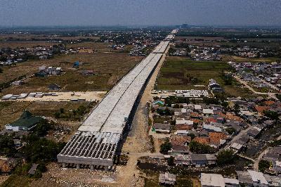 Pembangunan Tol Cibitung - Cilincing Seksi 3 di kawasan Tarumajaya, Kabupaten Bekasi, Jawa Barat, 3 September 2020. Tempo/Tony Hartawan