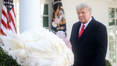 Presiden Amerika Serikat Donald Trump usai memberikan sambutan pada perayaan Thanksgiving di GedungPutih, Washington, Amerika Serikat, 24 November 2020. REUTERS/Hannah Mckay