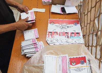Pelipatan suara suara Pilkada Kota Tangerang Selatan di Gudang KPUD Tangsel, 26 November 2020.  Tempo//Nurdiansah