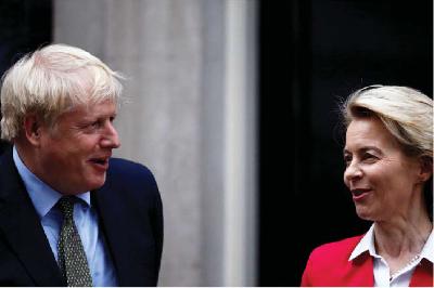 Perdana Menteri Inggris Boris Johnson (kiri) saat bertemu dengan Presiden Komisi Eropa
Ursula von der Leyen di London, Inggris, 8 Januari lalu.