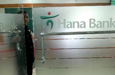 Kantor cabang Hana Bank, Jakarta. Dok TEMPO/ Panca Syurkani
