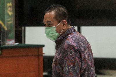 Terdakwa kasus pemalsuan surat jalan Djoko Sugiarto Tjandra setelah menjalani sidang putusan di Pengadilan Negeri Jakarta Timur, 22 Desember 2020.  TEMPO/Hilman Fathurrahman W