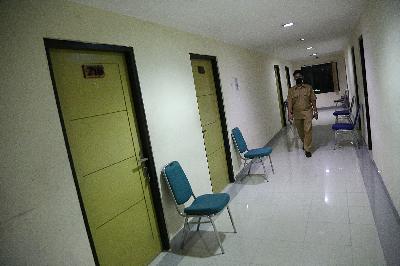 Kamar yang disiapkan oleh Pemerintah Provinsi DKI Jakarta untuk isolasi pasien Covid-19 di Graha Wisata Ragunan, Jakarta, 28 September 2020. TEMPO/m Taufan Rengganis