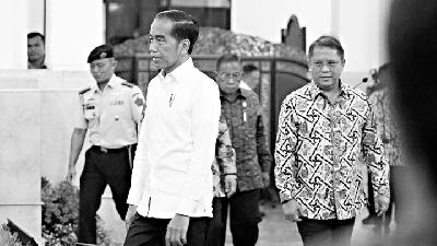 Presiden Joko Widodo dan mantan Menteri Informasi dan Telkomunikasi Rudiantara di Istana Negara, Jakarta, Oktober 2019./TEMPO/Subekti