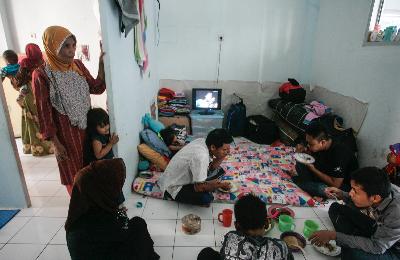 Pengungsi Syiah Sampang di rumah susun Jemundo, Sidoarjo, Jawa Timur, 2014. Dok Tempo/Fully Syafi