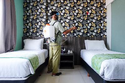Salah satu kamar hotel untuk isolasi pasien tanpa gejala di The Green Hotel, Bekasi, Jawa Barat, 23 September 2020.  TEMPO/Hilman Fathurrahman W