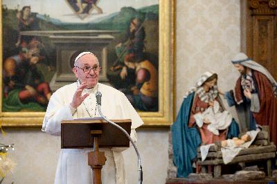 Paus Fransiskus memimpin doa di Vatikan, 26 Desember 2020.   Reuters/Vatican Media