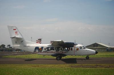 Pesawat N219 melakukan penerbangan ke-14 di landasan PT Dirgantara Indonesia, Bandung, Jawa Barat, 2018. TEMPO/Prima Mulia
