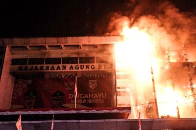 Kebakaran gedung Kejaksaan Agung Republik Indonesia di Jakarta, 22 Agustus 2020. TEMPO / Hilman Fathurrahman W