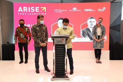 General Partner Arise dari MDI Ventures Aldi Adrian Hartanto (kedua dari kanan) dalam peluncuran Arise Fund di Jakarta, 26 November 2020. Dok. PT Telkom