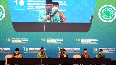 K.H. Miftachul Akhyar (second from the left) and Vice President Ma’ruf Amin a the opening of the Indonesian Ulemas Council (MUI) 10th National Consultation in Jakarta, last November.
MUI Doc.