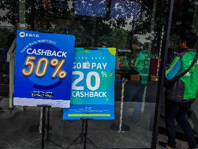 Gerai perbelanjaan menggunakan sistem pembayaran digital di Mall Basura, Jakarta, 2019. Tempo/Tony Hartawan