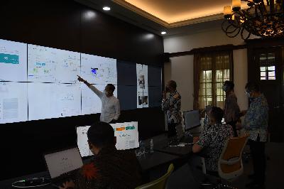 Command Center distribusi vaksin Covid-19 di Bio Farma Bandung, Jawa Barat, 7 Januari 2021. TEMPO/Prima Mulia