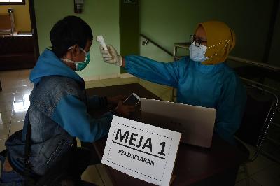 Pendaftaran vaksinasi Covid-19 Sinovac di Puskesmas Moch Ramdan, Bandung, Jawa Barat, 15 Januari 2021. TEMPO/Prima Mulia