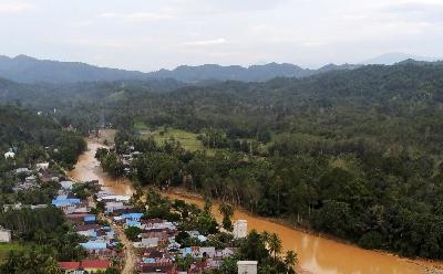 Sungai Hantakan pascabanjir bandang di Desa Alat, Kabupaten Hulu Sungai Tengah, Kalimantan Selatan, 20 Januari 2021.  ANTARA/Muhammad Nova