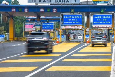 Gerbang tol Bekasi Barat 1, Bekasi, Jawa Barat, Januari 2019. TEMPO/Tony Hartawan