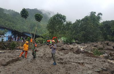 Perkampungan karyawan kebun teh PTPN VIII setelah banjir bandang di Tugu Selatan, Cisarua, Kabupaten Bogor, 20 Januari 2021. TEMPO/M.A MURTADHO