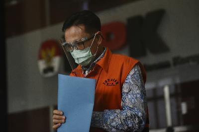 Terdsangka koruptor menjalani pemeriksaan di gedung Komisi Pemberantasan Korupsi, Jakarta, 12 Januari 2021. TEMPO/Imam Sukamto