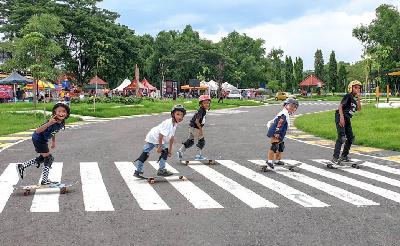 Skateboarder asal Malang, Zeefara Mahika Darmawan (kiri). Instagram/ zeefara_zee