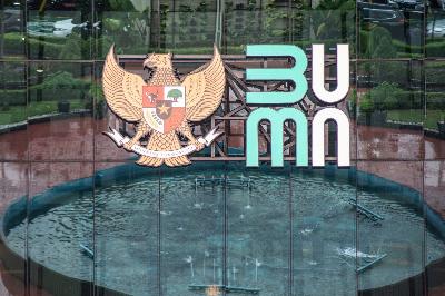 Logo Kementerian Badan Usaha Milik Negara (BUMN) di Gedung Kementerian BUMN, Jakarta, 2 Juli 2020. ANTARA/Aprillio Akbar