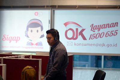 Ruang layanan konsumen di kantor Otoritas Jasa Keuangan (OJK), Jakarta, 2017. TEMPO/Tony Hartawan