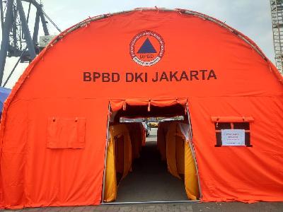 Tenda khusus pengungsi banjir yang terpapar Covid-19 milik BPBD DKI Jakarta ditampilkan saat apel di JICT 2, Tanjung Priok, Jakarta Utara, 4 November 2020. Tempo/M Yusuf Manurung