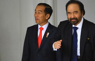 Presiden Joko Widodo atau Jokowi (kiri) dan Ketua Umum Partai Nasional Demokrat (Nasdem) Surya Paloh di Jakarta, Senin, 2018. TEMPO/Subekti